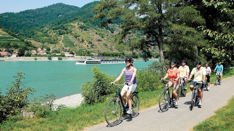 03_20-amawaterways-le-3-1