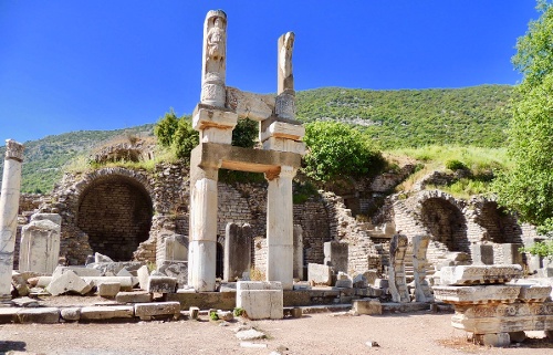 REGENT CRUISING:  LINDA RAYMER'S CRUISE TO THE MEDITERRANEAN